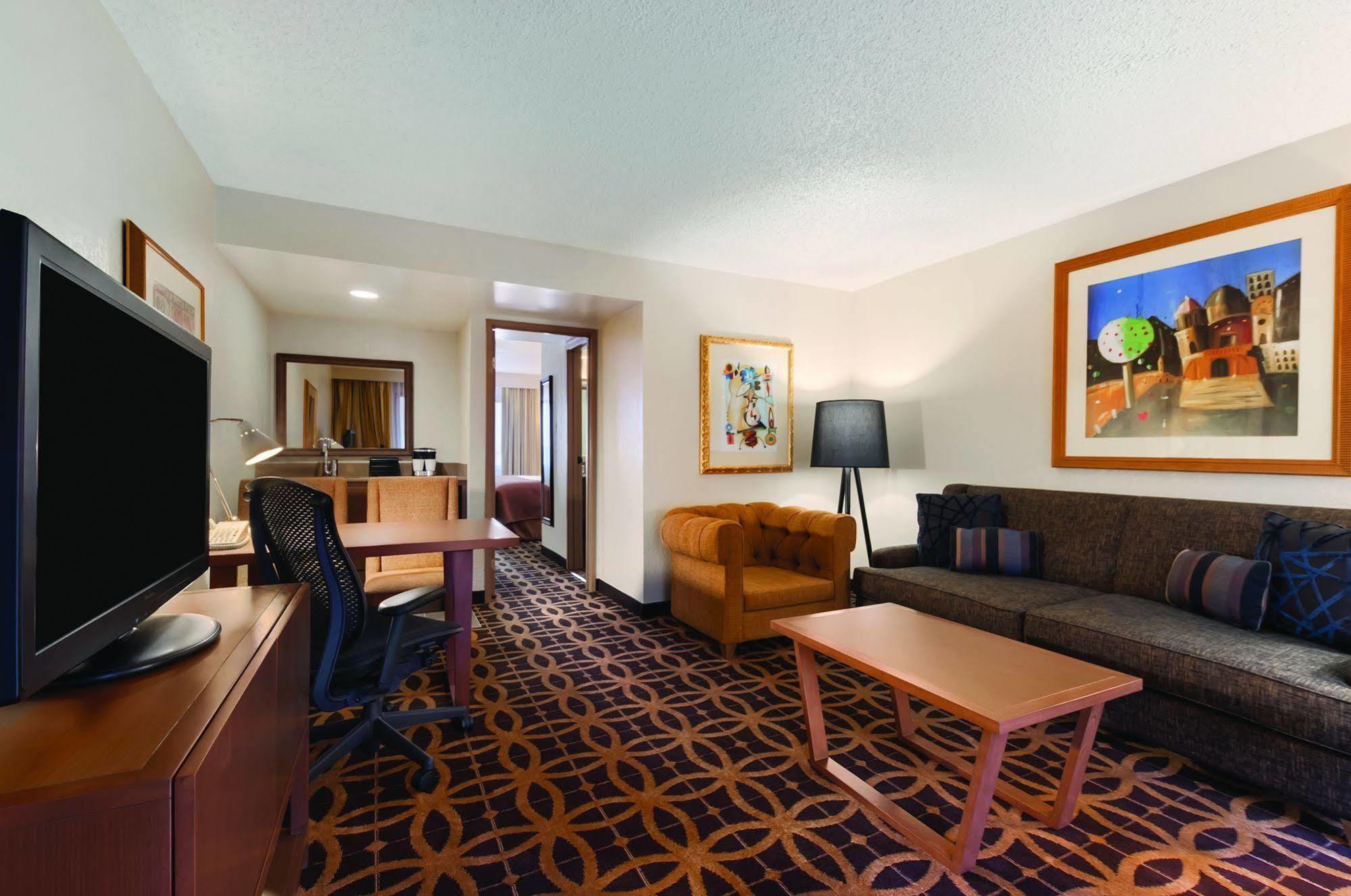 Embassy Dallas - Dfw International Airport South 3* Irving
